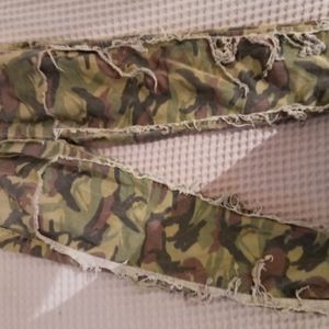 Camo long pants with ripped outside